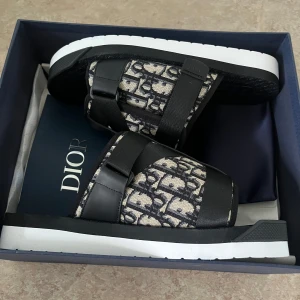  Dior - Dior skor ( tofflor ) i storlek 41 och jätte bra skick.