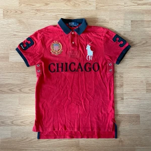 Ralph Lauren Chicago Pike - !skicka bud för snabb affär! Ralph lauren Chicago pike, storlek S i prima skick. Ända äkta på hela plick. Extremt sällsynt. Skriv om ni undrar någonting 📲