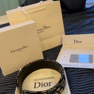 Dior bälte  - Säljer ett snyggt Dior bälte knappt använt nästan helt ny