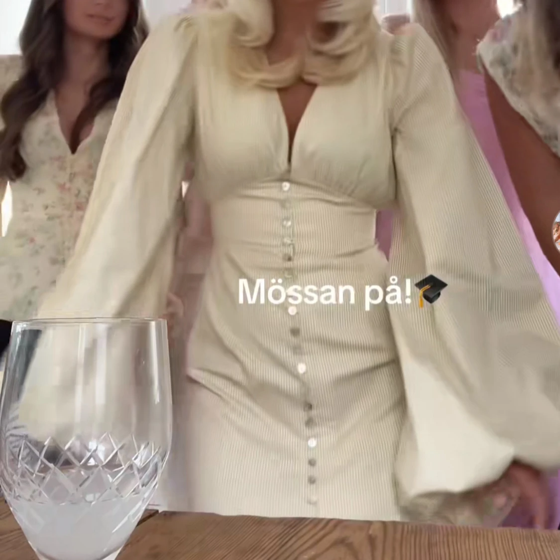 SÖKER! Adoore klänning