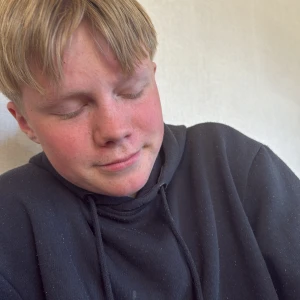 Herman - Jätte bra med mopeder och gör geratis jobb lätt som en plätt om du frågar snällt. (Ksk behöver hota hnm) han har väldigt bra stil och får mkt brudar så han kan wingmana om det behövs.  PRISET ÄR INYE HUGGET I STEN