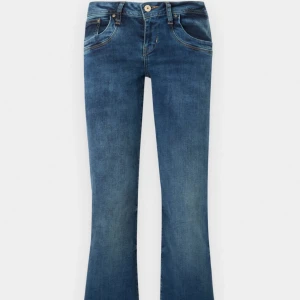 LTB jeans - Blåa ltb valerie jeans i st W27 L30 vilket jag anser motsvara en st S/36, de är använda några fåtal gånger och i mycket gott skick skriv gärna för fler bilder 