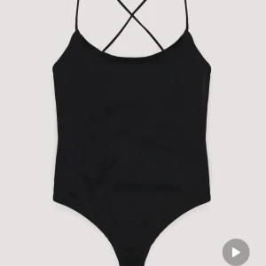 Body - Superfin svart body med öppning i ryggen från nakd. Nyskick. Storlek xs🩷
