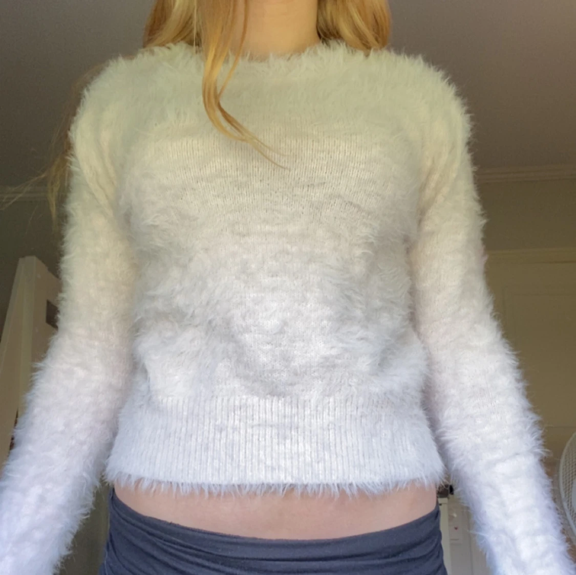 Vit fluffig stickad tröja - 1