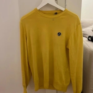 Gul tröja  - Gul tröja från north sails i storlek M