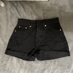 Shorts - Svarta shorts från lager 157, används ej. Hör av dig vid frågor eller intresse🌸