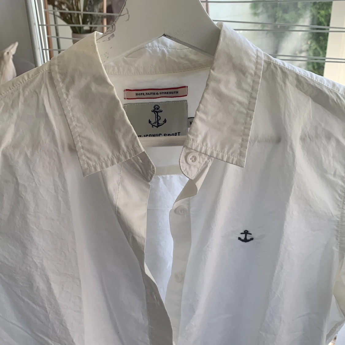 Vit skjorta med ankare från Soft, Layer & Strength - 2