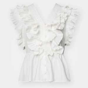 Söker blus - Söker denna blus från märket YAS för rimlig peng🫶