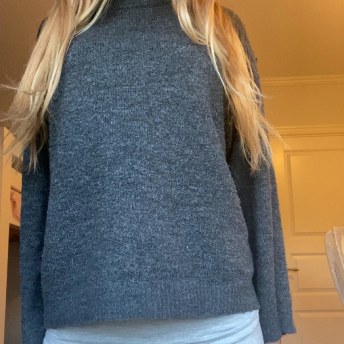 Mörkgrå stickad tröja - 1