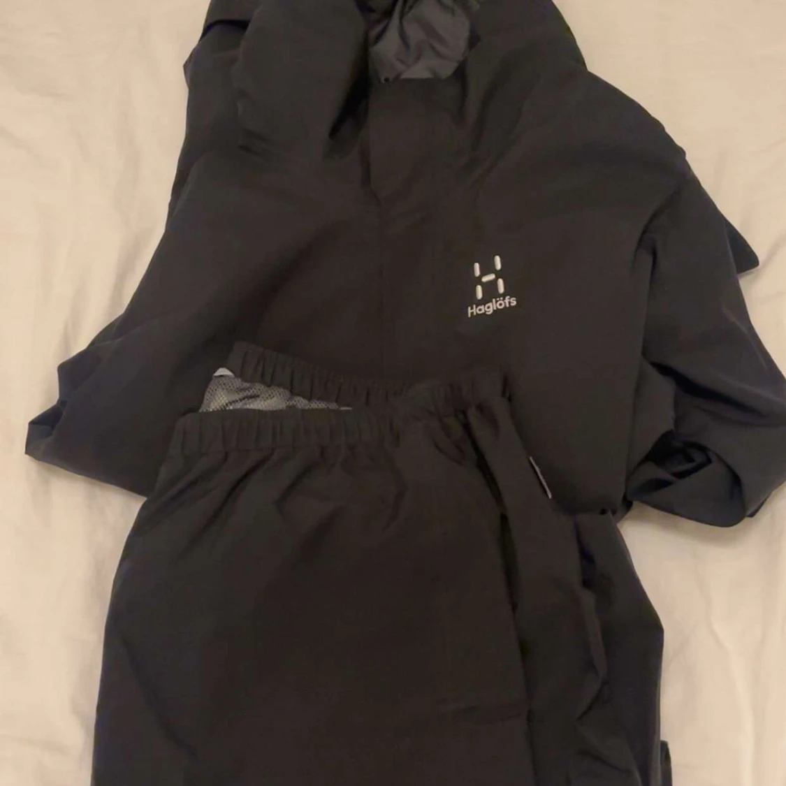 Svart vindjacka och byxor från haglöfs - 1
