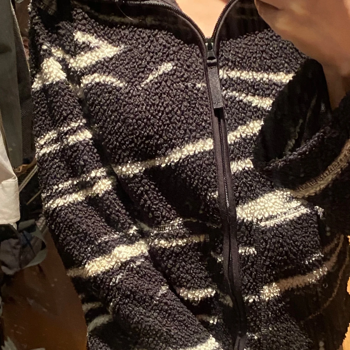 Svart teddyjacka med mönster - 4