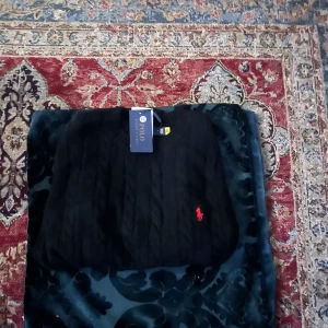 Polo Ralph lauren - Polo Ralph lauren aldrig använd för att den är fel storlek  färgen är svart 