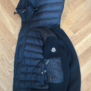 Monclear cardigan - Monclear cardigan med luva
