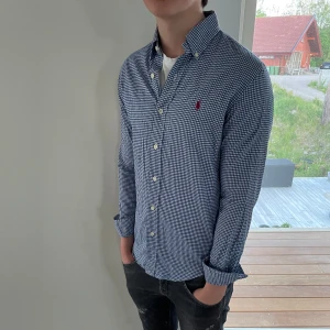 Polo Ralph lauren skjorta  - Säljer nu denna polo Ralph lauren skjorta, skriv för fler bilder/frågor🙌🏼