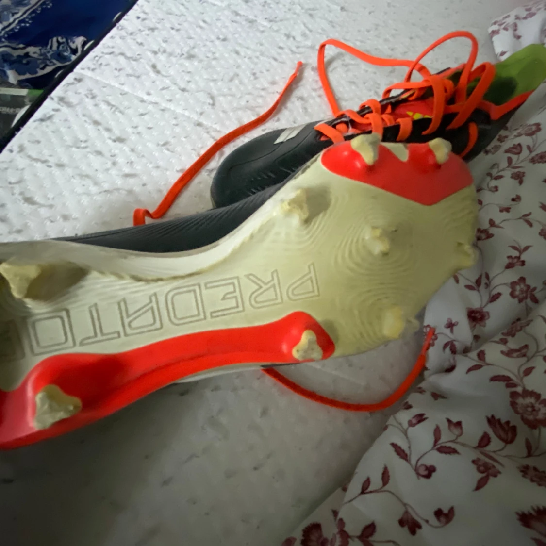Adidas Predator fotbollsskor med orange snörning - 2
