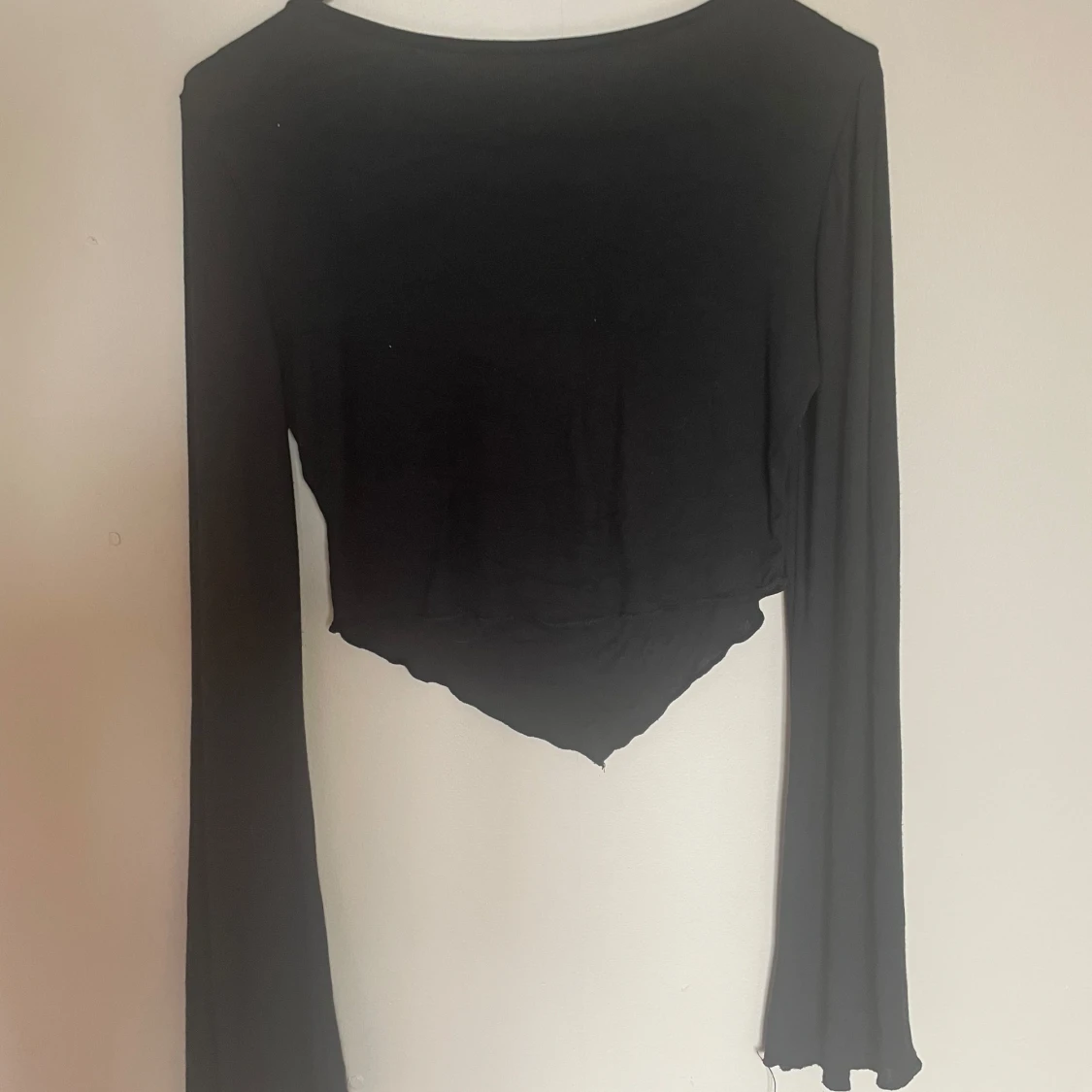 Svart långärmad croppad topp - 1