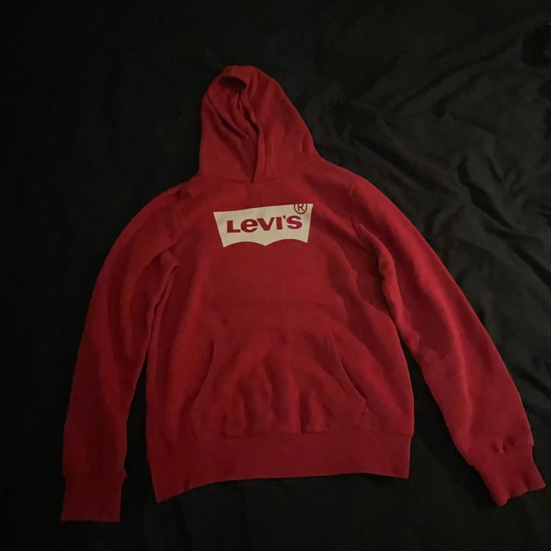 Röd hoodie från Levi's - 1