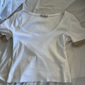 Zara tröja - Zara t shirt klippt där nere 😇 storlek S