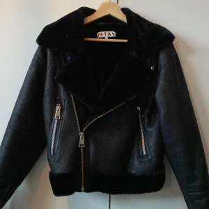 Höst jacka - Päls fodrad innuti så jätte varm och skön