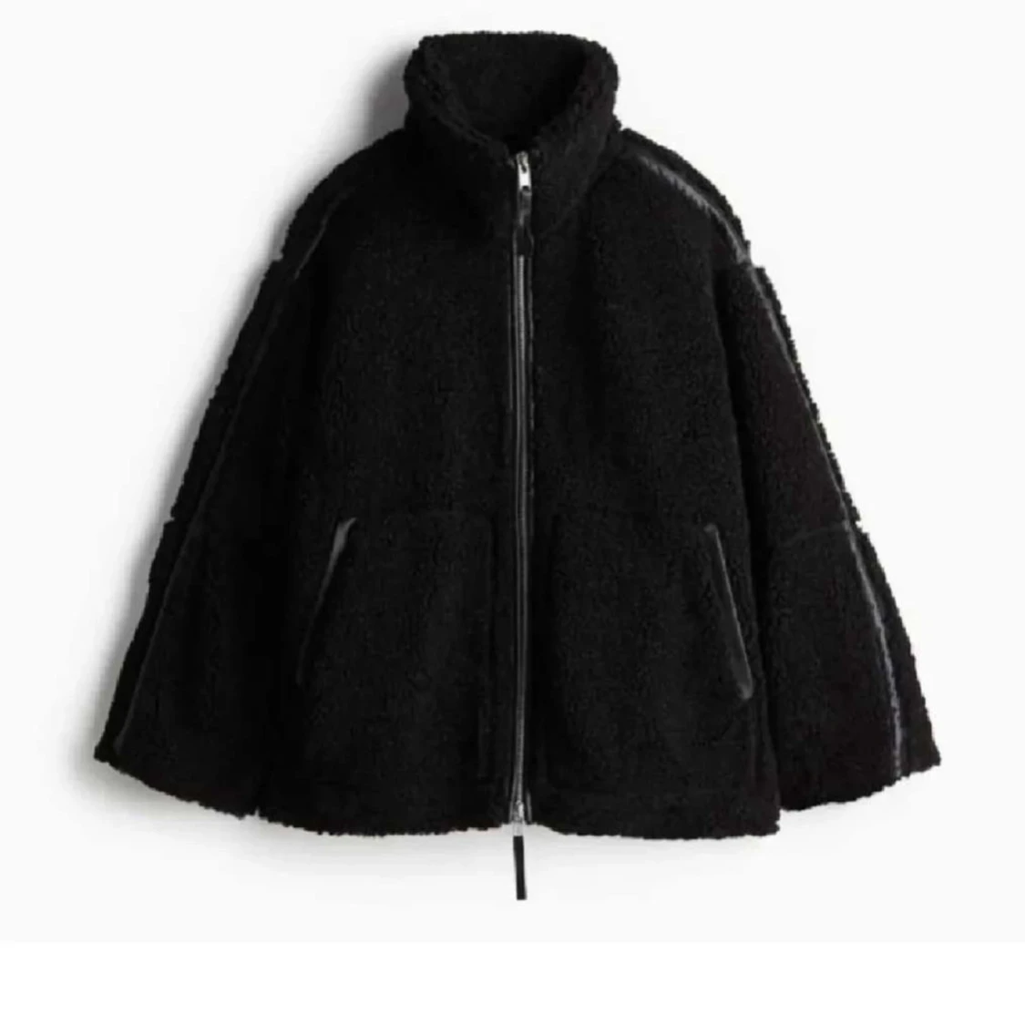 Svart teddyjacka med dragkedja från hm 