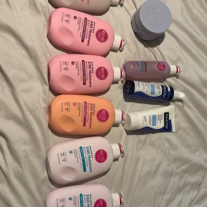EOS 24H Moisture Body Lotion - EOS Hudvård & Lotion – Direkt från USA 🇺🇸 | Ny & Oöppnad ✨  De omtalade EOS-produkterna är äntligen här och finns inte i vanliga butiker – nu kan du få dem direkt från USA!  ✔ 100% original – inga kopior✔ Endast direktimport – unikt✔ Ny, oöppnad & fräsch batch✔   Produkter & pris:• EOS Shea Better Body Lotion – 350 kr (2 för 700kr)• EOS Cashmere Whipped Oil Butter – 380 kr• EOS Shaving Oil – 180 kr• PanOxyl Acne Gel Wash – 280 kr• PanOxyl A