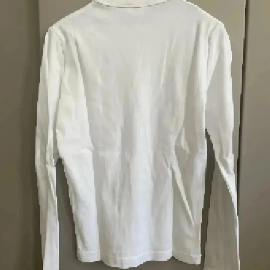 Vit långärmad tröja från Guess - 2