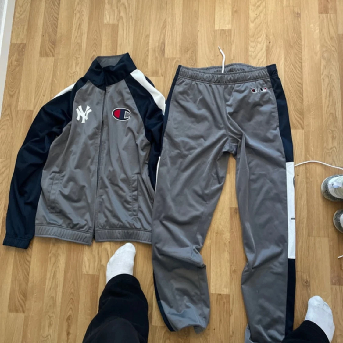 Grå och marinblå Champion tracksuit - 1