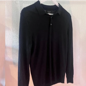 Skitsnygg Massimo dutti piké i Merino - Merino piké, fint skick, medium, pris går att diskutera