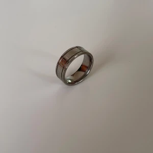 Stainless steel ring mönstrad - Stainless steel ring med mönster, stilren, storlek 9