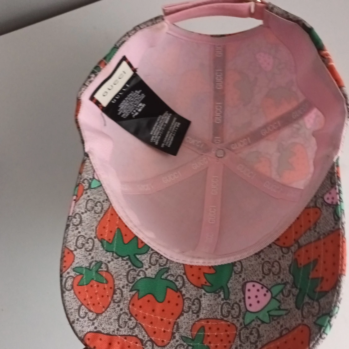 Gucci keps med jordgubbsmönster - 3