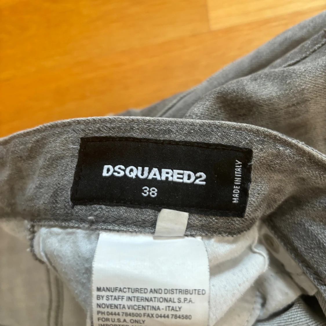 Grå slitna jeans från Dsquared2 Strl.38 - 2