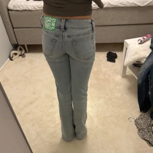 Ljusblå bootcut jeans - ett par ljusblå bootcut jeans med bökigt bra passform, andvönda en gång, pris kan diskuteras 