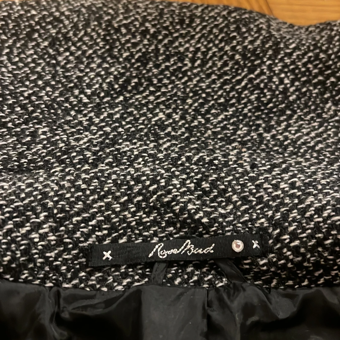 Svartvit kappa från Roger Bindi  - 2