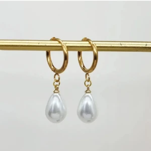 Handgjorda örhängen  - Rostfritt stål.  Längd-3,5cm 