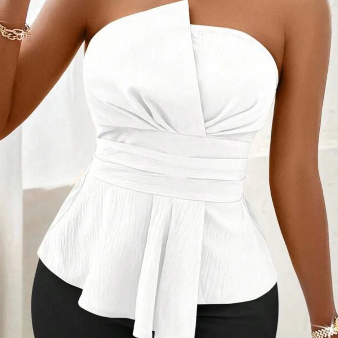Vit asymmetrisk axelbandslös topp - 1