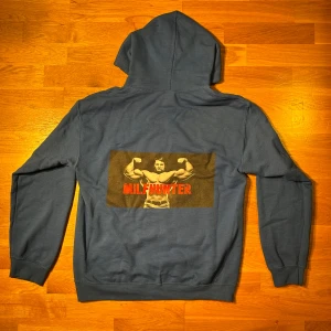  MILFHUNTER Hoodie - Säljer en MILFHUNTER Hoodie i storlek S.                    ✅skriv för frågor eller mer bilder ✅