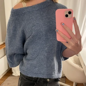 Blå stickad tröja - Mysig blå stickad tröja från co’couture i storlek M. Aldrig använd💓