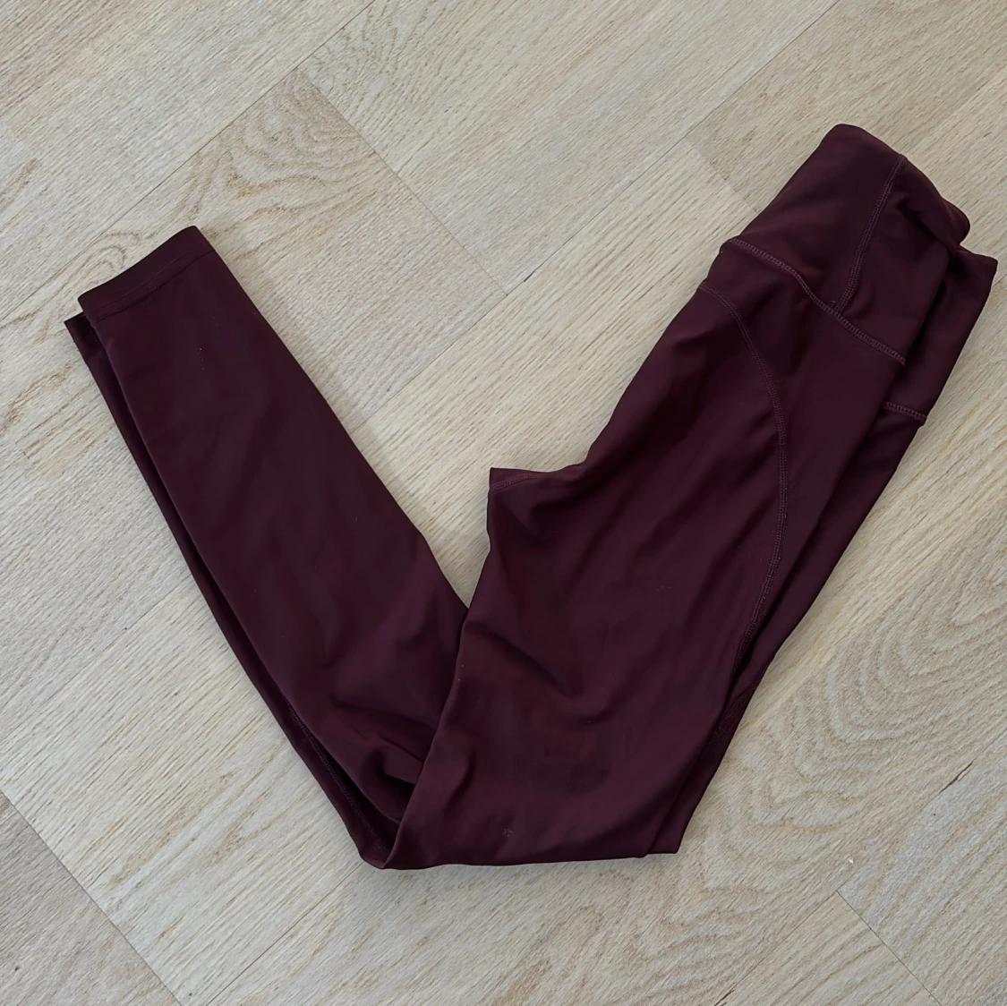 Vinröda tights från Energetics XS