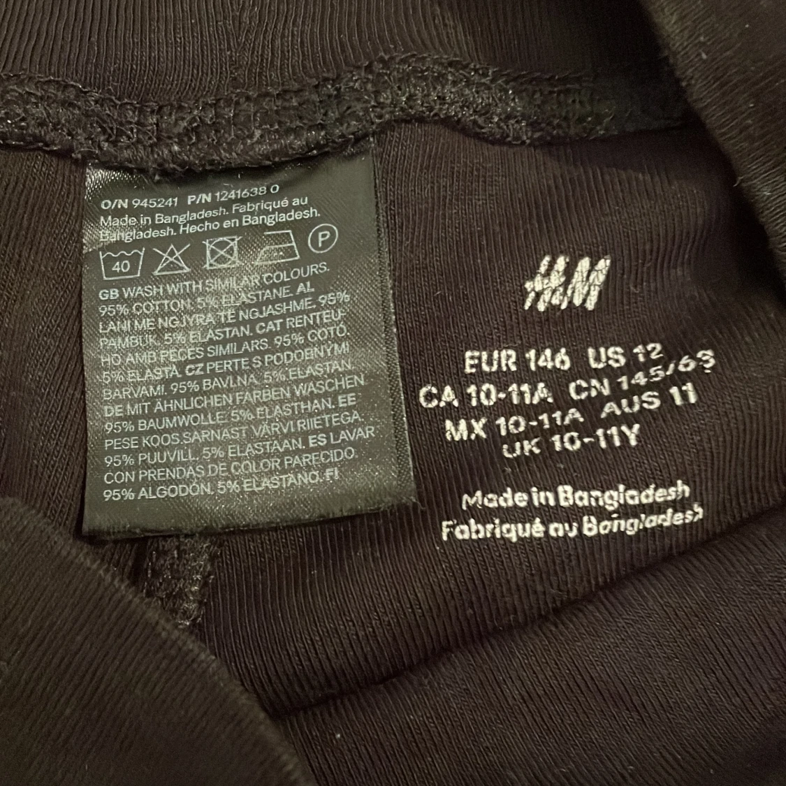 Svarta bootcut byxor från H&M - 1