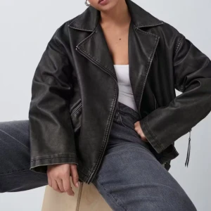 Slutsåld skinnjacka gina - Knappt använd, nypris 799kr🩷