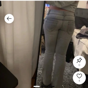 Grå lågmidjade jeans - Strl s, lik pepe jeansen, säljer då de var lite små för mig. Super snygga