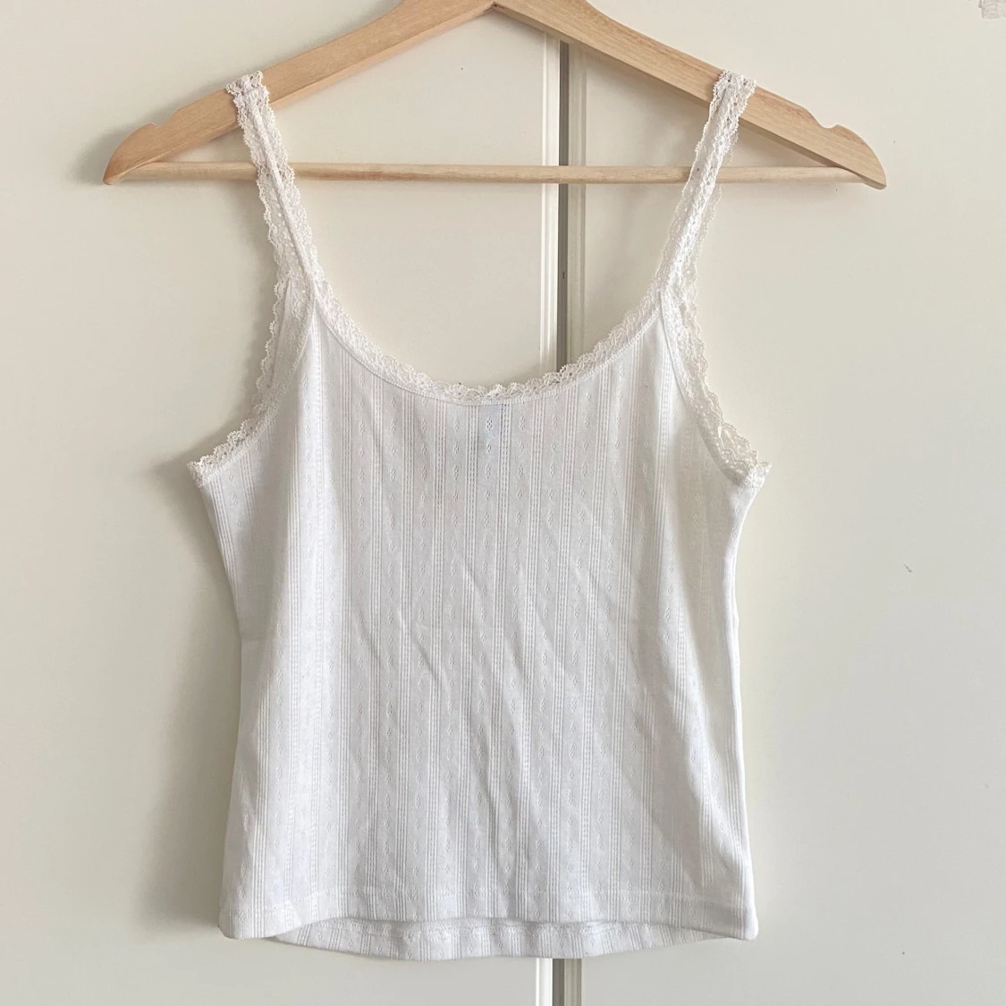 Vit spetskantad linnetopp - 1