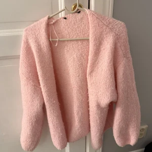 kofta - fin kofta från lindex, lite nopprig men lätt att ta bort med en sån noppmaskin.  Storlek xs/s men passar S och M också.