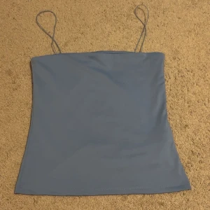 Ljusblått linne - Ljusblått linne från new yorker i xs, aldrig använd. Den har flera lager så inte genomskinlig o man kan ha den utan bh, pris kan diskuteras💕