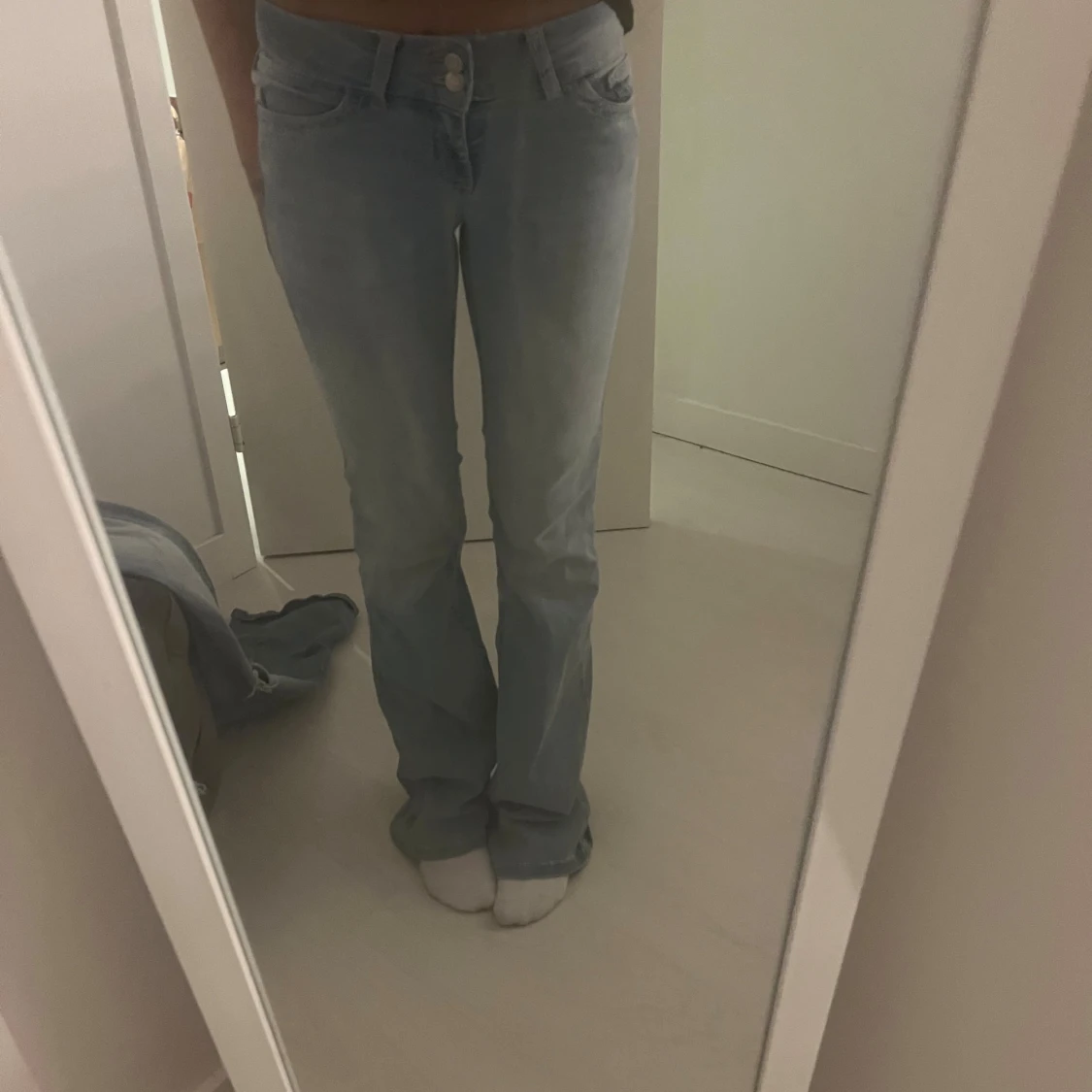 Ljusblå bootcut jeans med broderi - 1