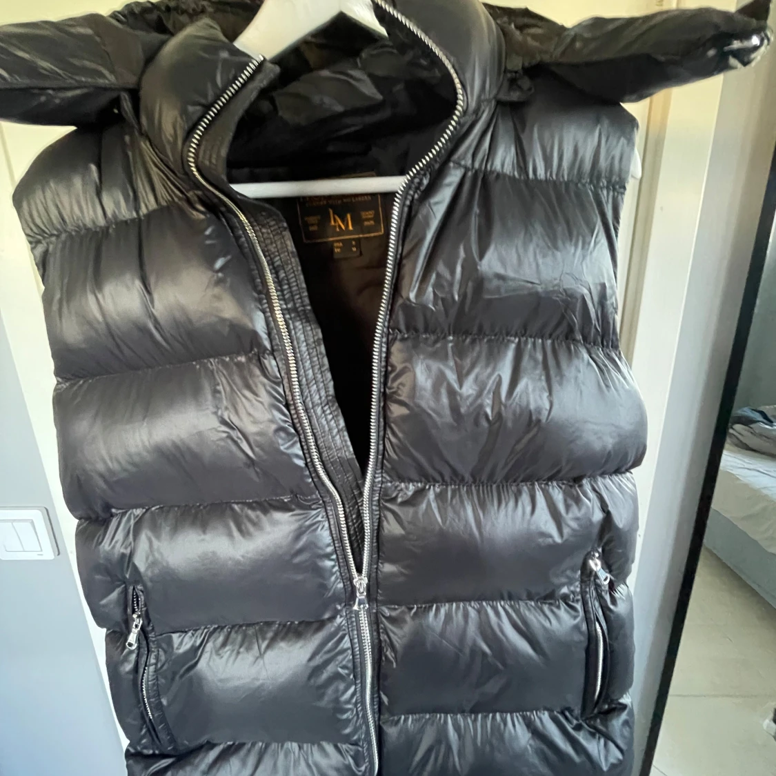 Svart dunväst från Leon Marcel - 2