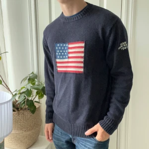 Gant tröja USA flagga  - Gant tröja USA flagga i storlek L. Lite stor på mig som är 180,75 kg. Inga defekter 🫶