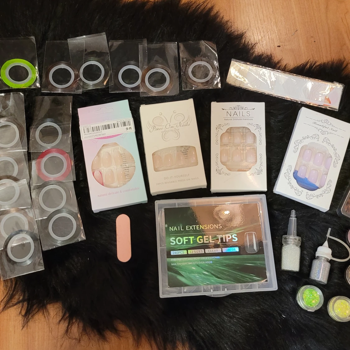 Nageldekorationer och gel-tips kit