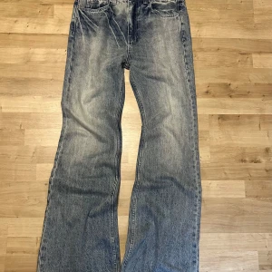 Balenci Lost tapes Flared jeans - Bra skick hör av dig vid frågor