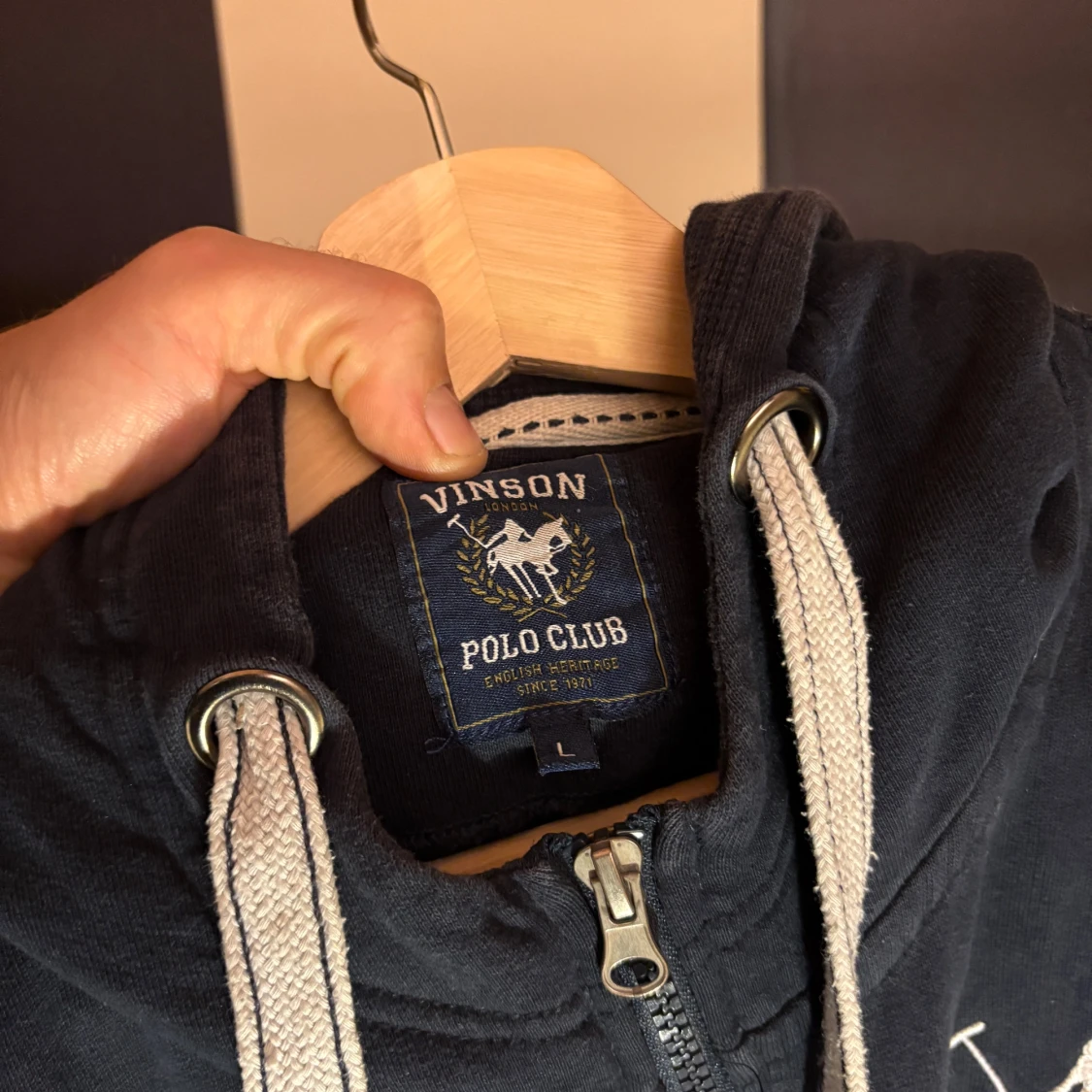 Svart hoodie från Vinson Polo Club - 2